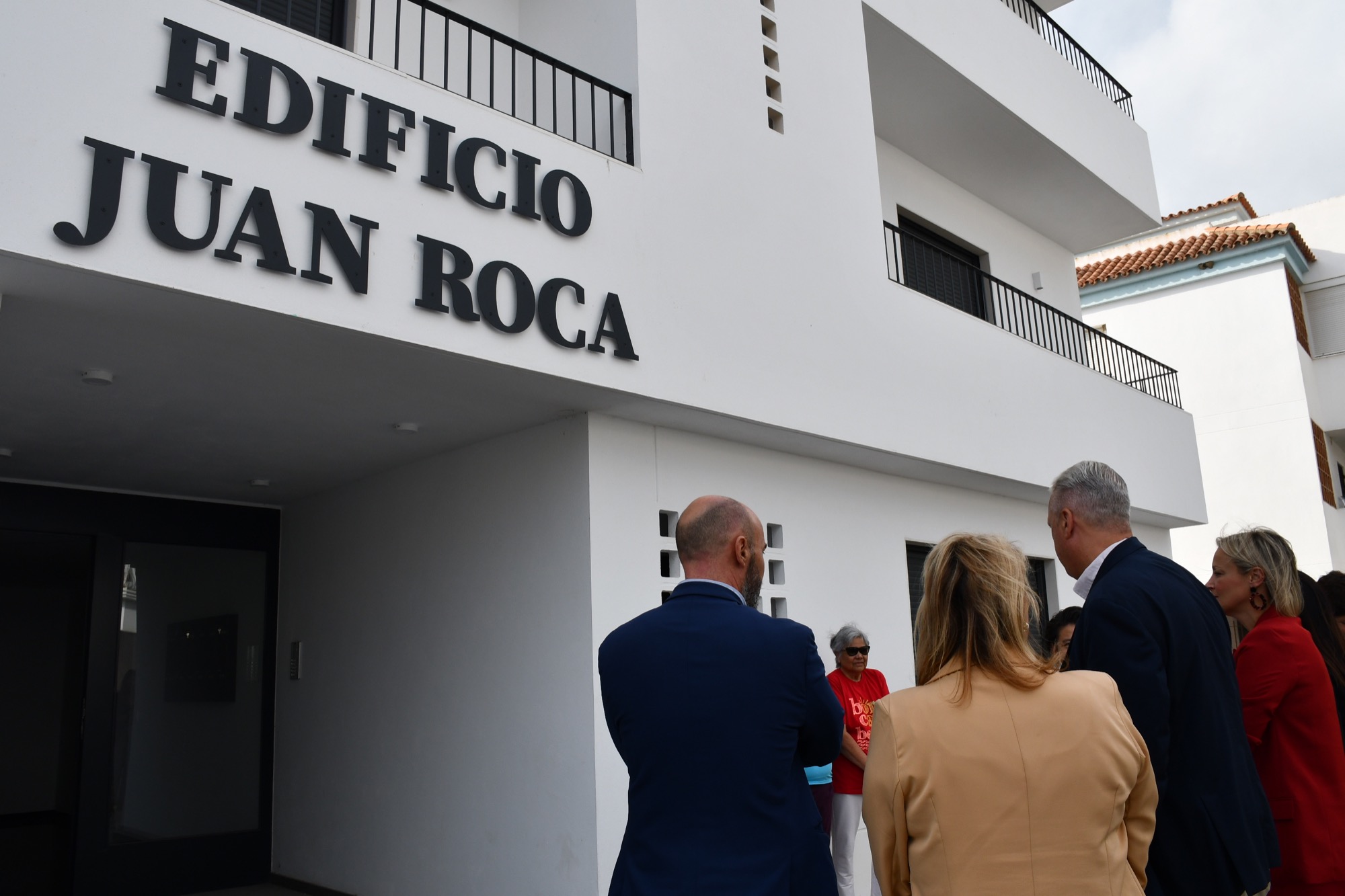 Ruiz Boix entrega las primeras llaves de las 10 viviendas de Guadiaro y anuncia un Plan Municipal de Vivienda